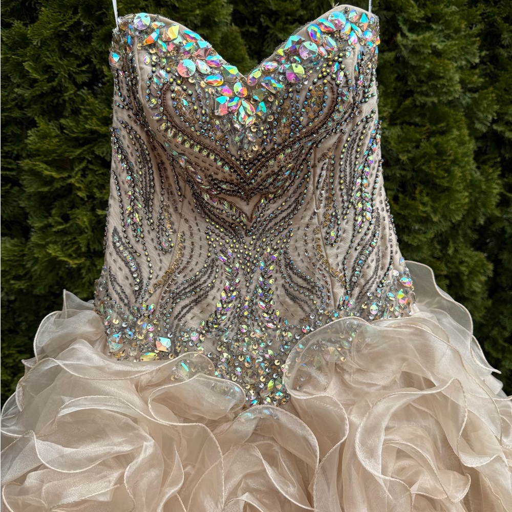 Quinceañera Champagne Strapless dress